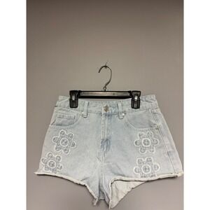 Cali 1850 Womens Denim Shorts Light Wash Flower Appliqué Cutoff Size 3 Fairycore
